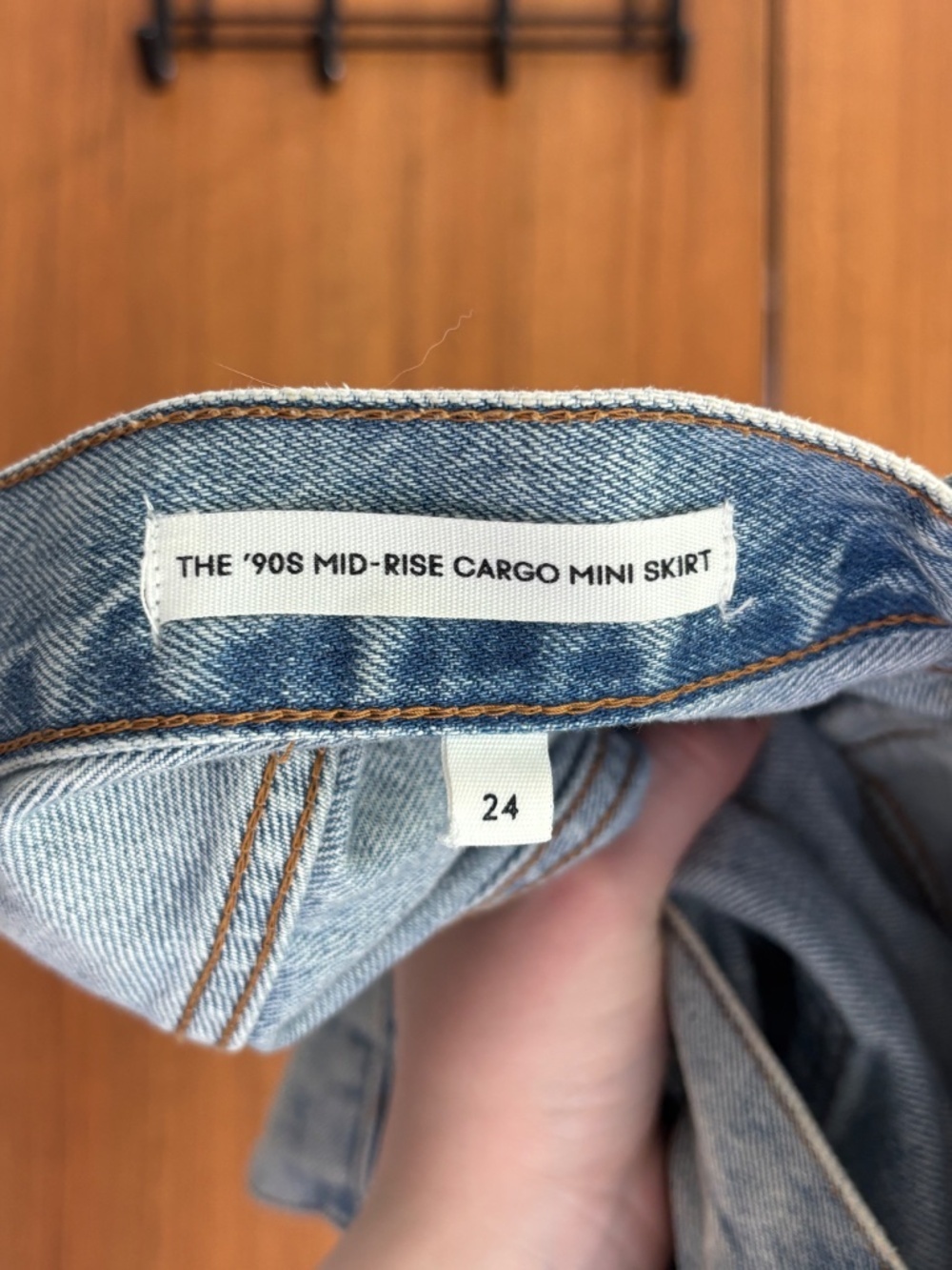 Aritzia Denim Forum The '90s Mid-Rise Cargo Mini Skirt Light Wash - Size 24 - Picture 10 of 16